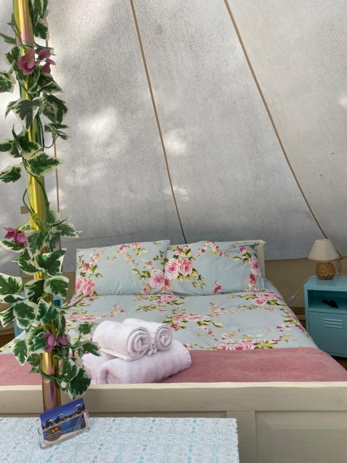Fonclaire Holidays Glamping 'Luxury Camping' Blond Eksteriør billede